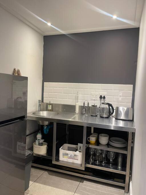 Central Modern Studio Apartment, Hermanus Waterfront Ngoại thất bức ảnh