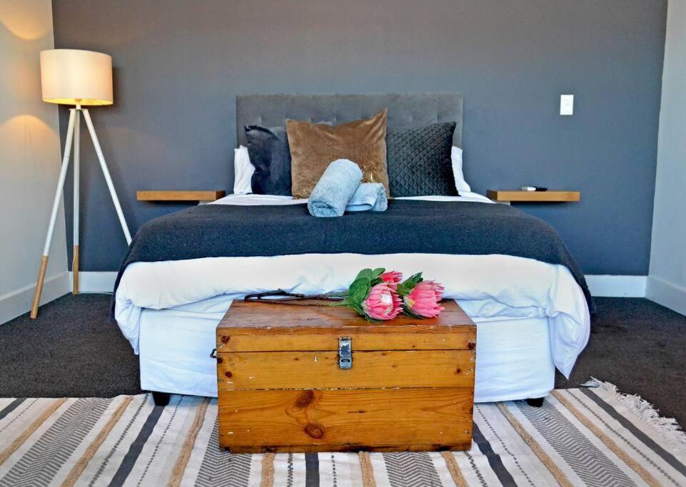 Central Modern Studio Apartment, Hermanus Waterfront Ngoại thất bức ảnh