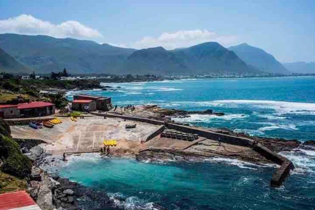Central Modern Studio Apartment, Hermanus Waterfront Ngoại thất bức ảnh
